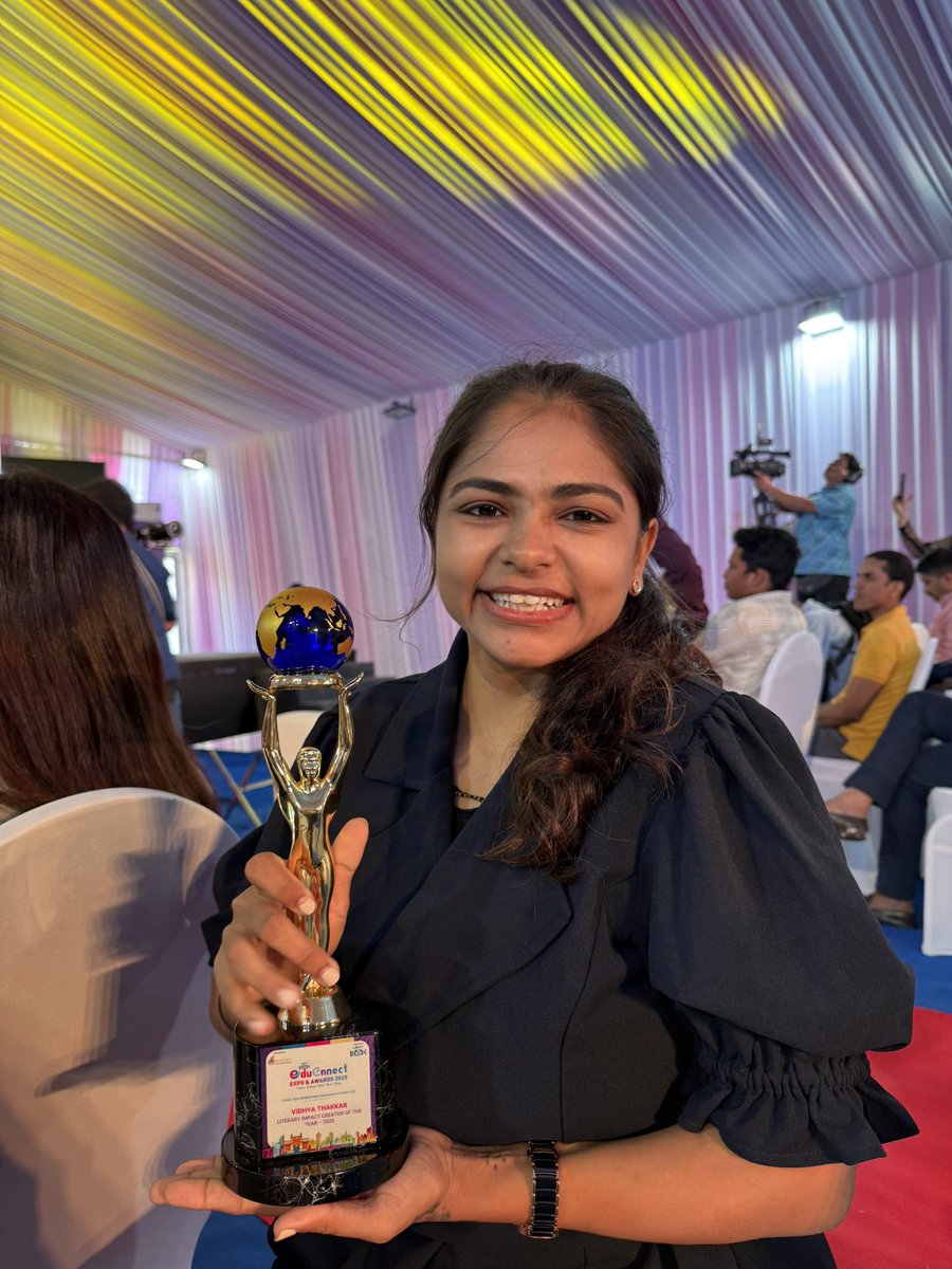 Vidhya thakkar📚 tweet media