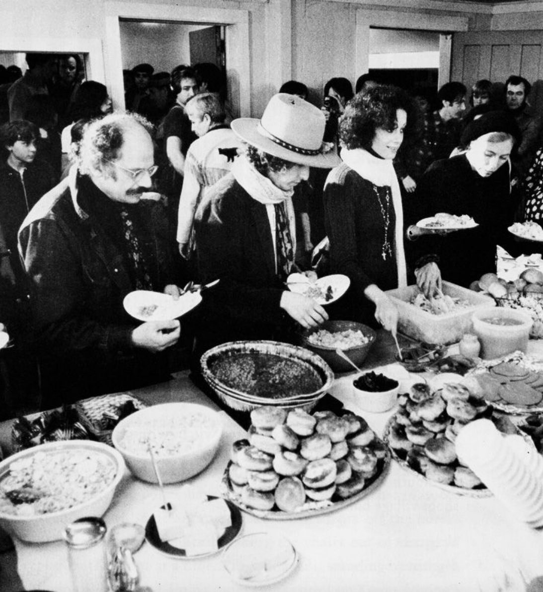 Happy Thanksgiving, everyone. 🦃🍽️🤎

📸: Ken Regan, 1975