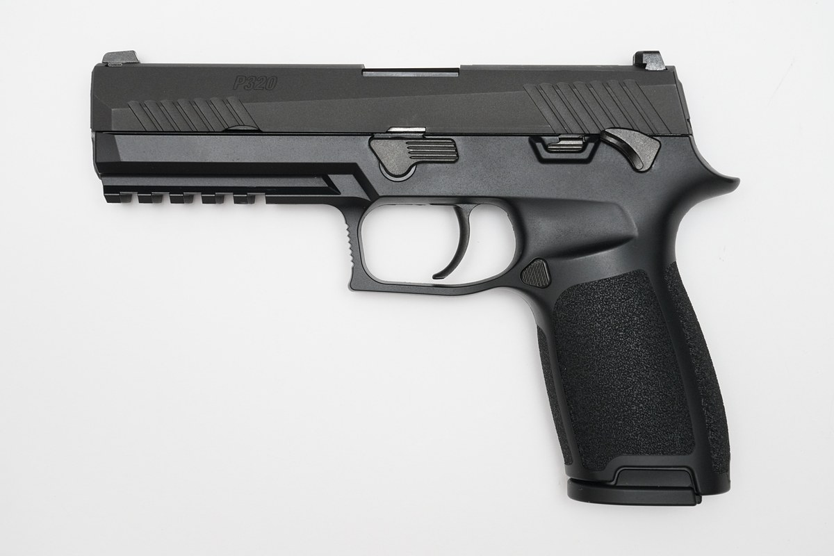 hobbywatch_jp's tweet image. 東京マルイ「P320 フルサイズ」レビュー　工具要らずで分解する楽しさ＋32mヘッドショットもできる性能 hobby.watch.impress.co.jp/docs/review/20… #サバゲー #P320 #SIG #東京マルイ