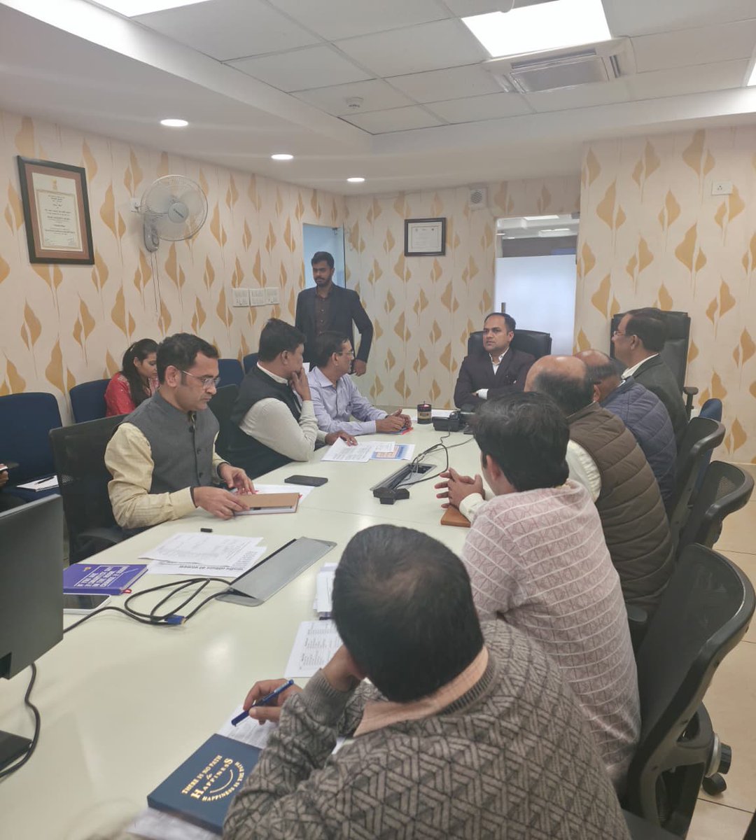 EnergyBihar's tweet image. #BSPGCL के एमडी श्री @mahendrakr_ias ने आज चल रही परियोजनाओं की प्रगति की समीक्षा की।
मुख्य फोकस:
🔹 कजरा सोलर प्रोजेक्ट
🔹 पीरपैंती थर्मल प्रोजेक्ट
🔹 BESS प्रोजेक्ट
🔹 PM-KUSUM Component-C (Feeder Solarization)

बिहार की ऊर्जा क्षमता को नई दिशा देने की प्रतिबद्धता!

#Energy