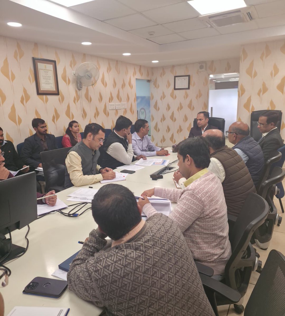 EnergyBihar's tweet image. #BSPGCL के एमडी श्री @mahendrakr_ias ने आज चल रही परियोजनाओं की प्रगति की समीक्षा की।
मुख्य फोकस:
🔹 कजरा सोलर प्रोजेक्ट
🔹 पीरपैंती थर्मल प्रोजेक्ट
🔹 BESS प्रोजेक्ट
🔹 PM-KUSUM Component-C (Feeder Solarization)

बिहार की ऊर्जा क्षमता को नई दिशा देने की प्रतिबद्धता!

#Energy