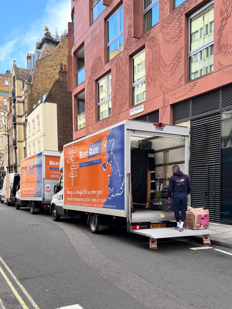 BestRateRemoval's tweet photo. Our trolley is rolling through the streets of Westminster today 🚚📦
Another smooth move delivered by Best Rate Removals.

Need a trusted team for your next move?
📞 0800 612 0449
🌐 https://t.co/lKCpYsoPVh

#LondonRemovals #BestRateRemovals #MovingDay #london https://t.co/1GggsCASnT