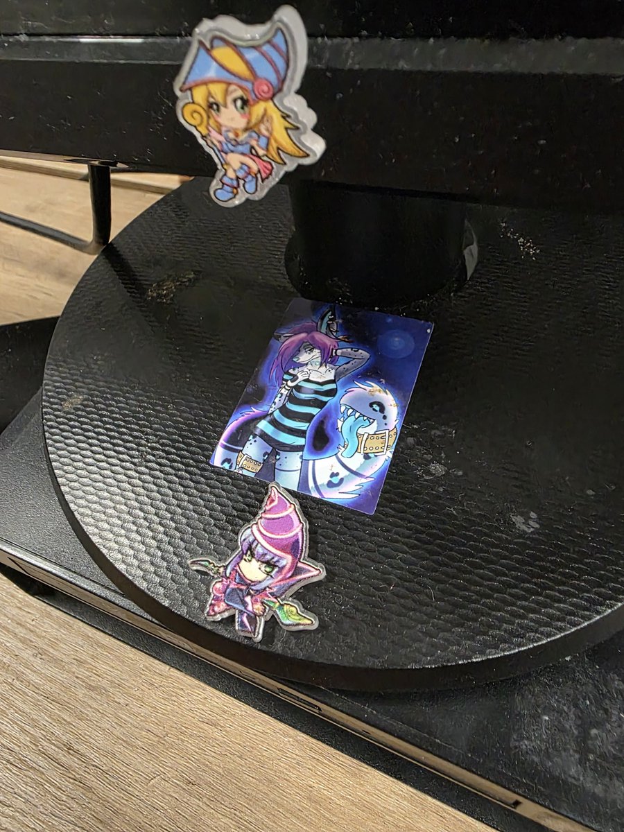 CharlieDeCat's tweet image. I just spotted this on my coworker monitor, and I have several questions