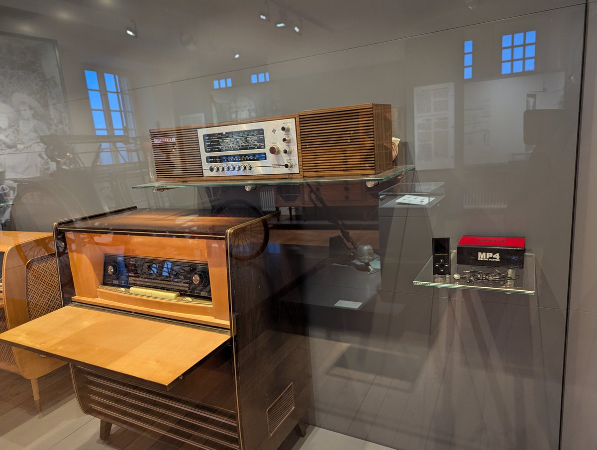 כן, מסתבר שהגענו לתקופה הזו שנגן mp4 זה כבר מיצג במוזיאון ליד פטיפון וכו'