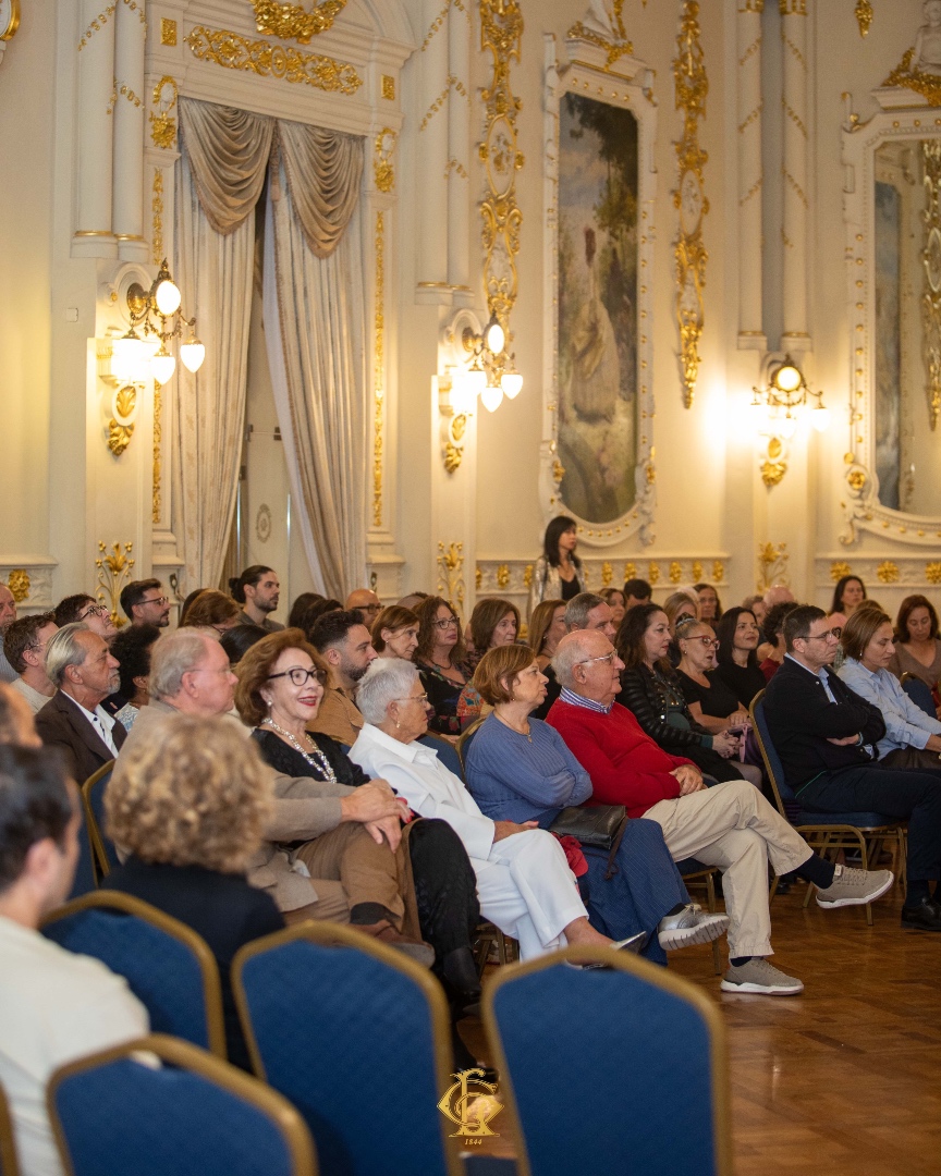 Celebramos el Día Internacional de la Música con el jazz del Louis Moreno Trio en el Salón Dorado. Aforo completo y una velada llena de elegancia y emoción.
Gracias por acompañarnos en esta noche tan especial. 🎶

#Cultura #Música #Conciertos #Jazz #LouisMorenoTrio