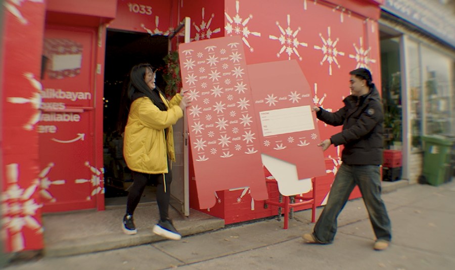 CommArts's tweet image. CA Winner: VML Canada. “The Coca Cola Company”
“Coca-Cola honoured Filipino Canadian holiday traditions by turning local stores into Balikbayan box hubs. We gave out free custom boxes, wrapped a store as a giant box, and saw 11M impressions.” ow.ly/3MLy50XqEp9