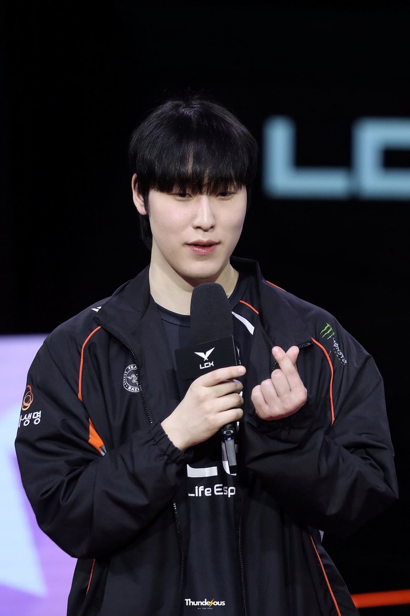 Thunderous_Zeus's tweet image. 생일 축하해 건우야~~🥳🎊
많이 행복하고 화이팅!!!🧡

#Zeka #제카 #Happy_Zeka_Day #HLEWIN