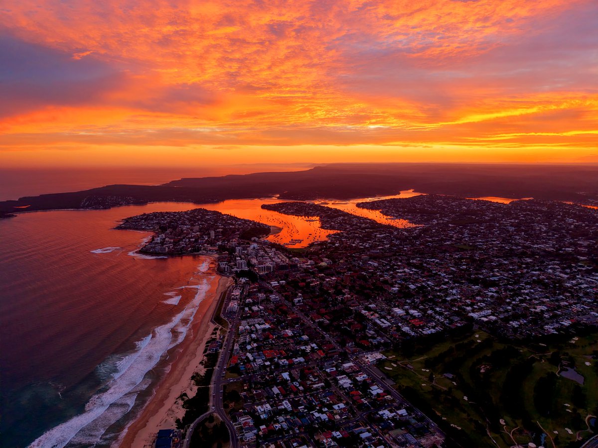 sageofstones's tweet image. This was the sunset over my home town last night.
Unbelievably gorgeous.
#Cronulla #NSW