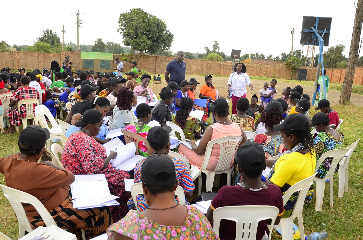 EntUganda's tweet photo. As the day wraps up, the #women are filled with renewed energy and fresh ideas!
They've formed dynamic groups to discuss challenges in their communities, uncover underutilized resources and create corresponding profitable #business solutions.
#BESTTraining #GROWProject #WomenEmpowerment #HoimaCity
@GovUganda
@UgGrowProject
@Mglsd_UG
@PSF_Uganda