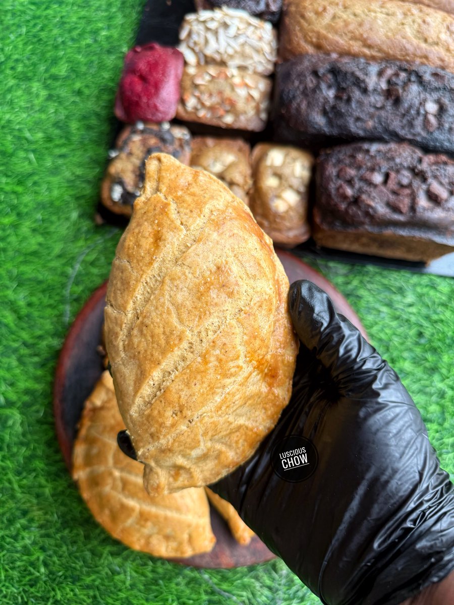 adaezennaji_'s tweet image. Taking meatpies and banana breads orders for tomorrow morning. 

Send a dm to order 
@luscious_chow