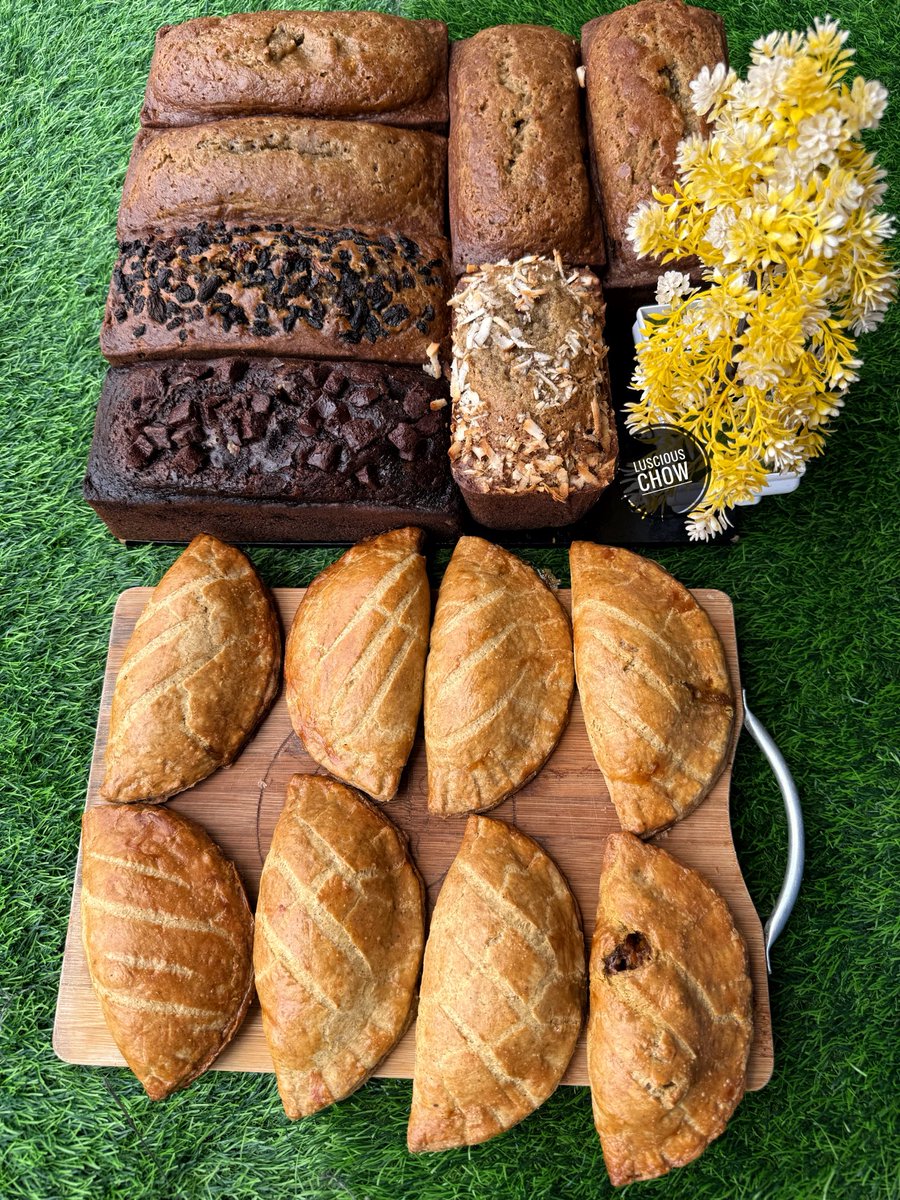 adaezennaji_'s tweet image. Taking meatpies and banana breads orders for tomorrow morning. 

Send a dm to order 
@luscious_chow