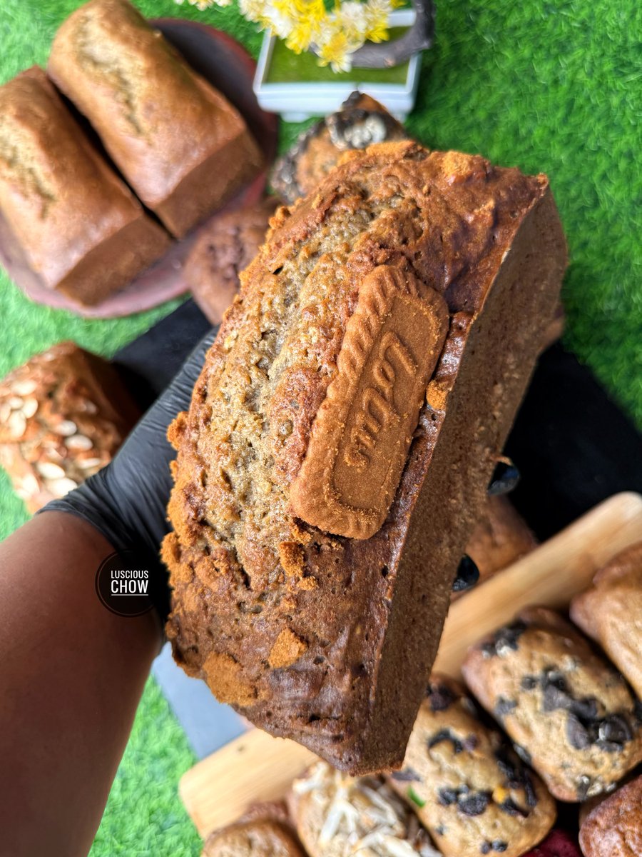 adaezennaji_'s tweet image. Taking meatpies and banana breads orders for tomorrow morning. 

Send a dm to order 
@luscious_chow