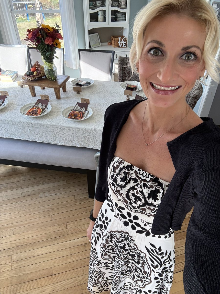 amandasolimando's tweet image. So excited for a day of food, family, and FOOTBALL!!!!