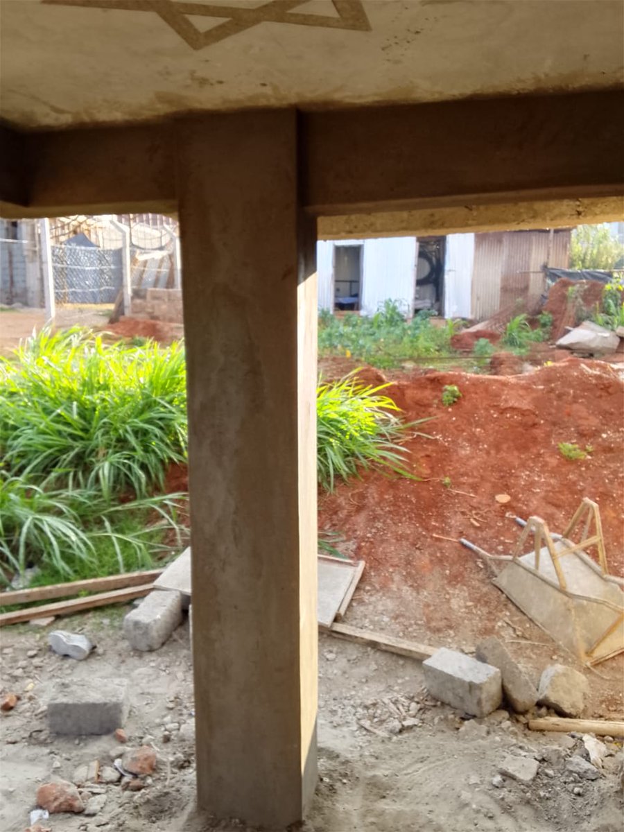 abungana4044's tweet image. Bringing elegance and comfort to life in Kikuyu, Kiambu County. Today we&apos;re laying down the plaster and installing sleek windows, setting the stage for detailed molding. Watch as our vision unfolds
#artisticcraftsmanship #buildingdesign
#JengaKisasa