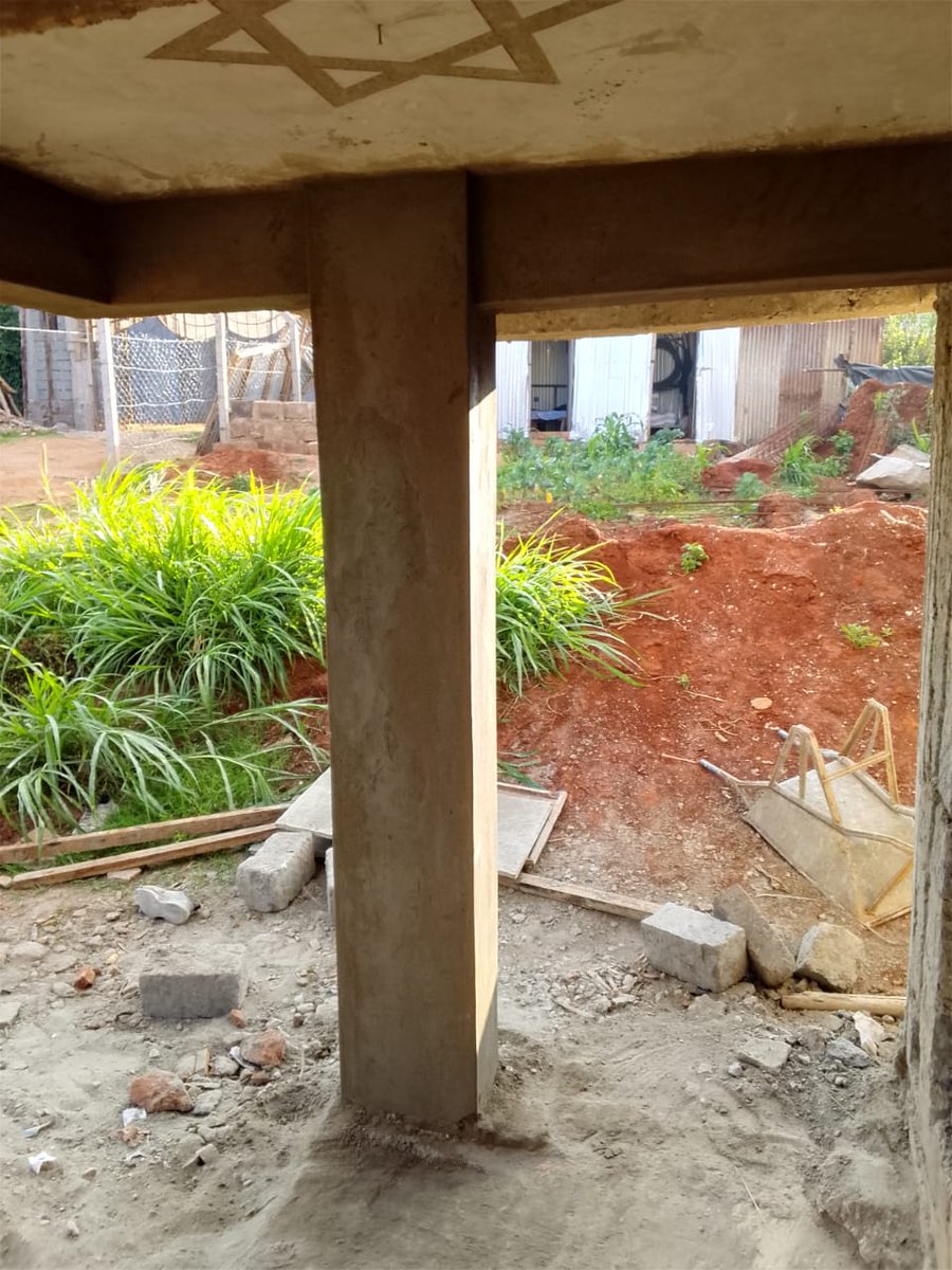 abungana4044's tweet image. Bringing elegance and comfort to life in Kikuyu, Kiambu County. Today we&apos;re laying down the plaster and installing sleek windows, setting the stage for detailed molding. Watch as our vision unfolds
#artisticcraftsmanship #buildingdesign
#JengaKisasa