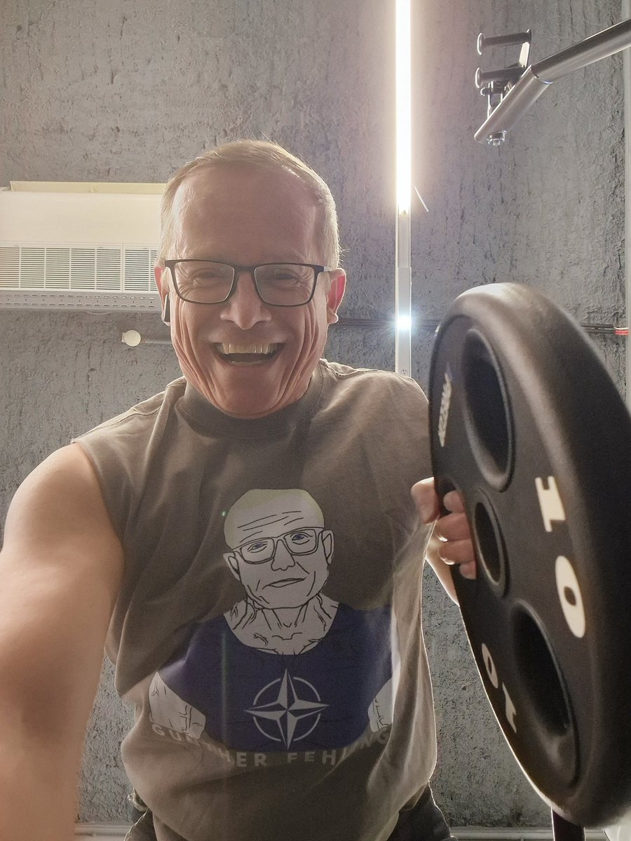 GunterFehlinger's tweet image. Now in Gym with my NATO tshirt