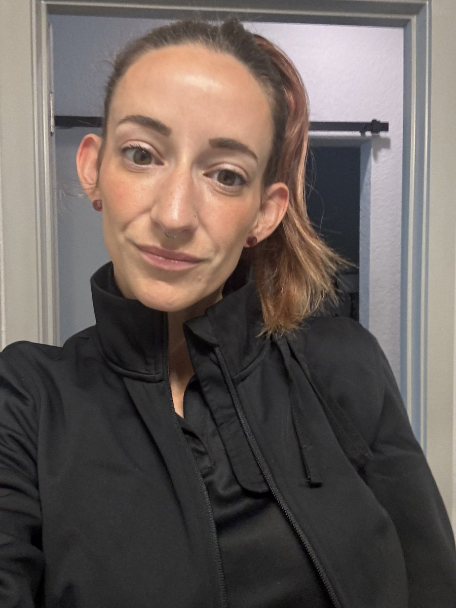 laylocca's tweet photo. Headed to the restaurant to serve families Thanksgiving meals all day. Enjoy your family if they’re close by 💕 https://t.co/tR9x4kOE1Y