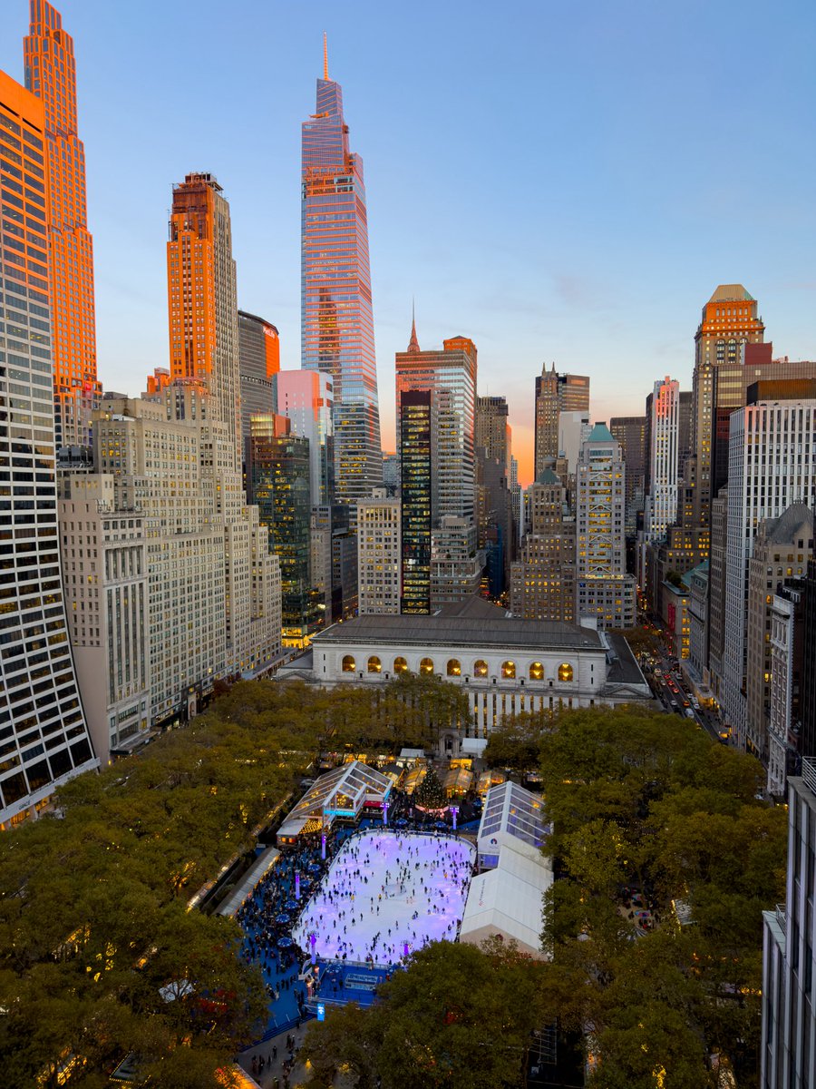 bryantparknyc's tweet image. Happy Thanksgiving 🦃! We hope you all have a wonderful holiday 🧡.