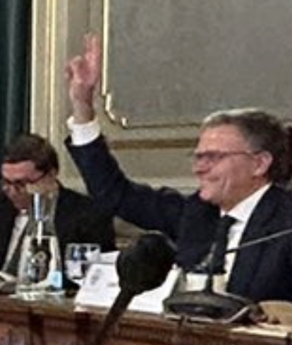 Alguém estava muito contente por duplicar os limites ao Alojamento Local em Lisboa.