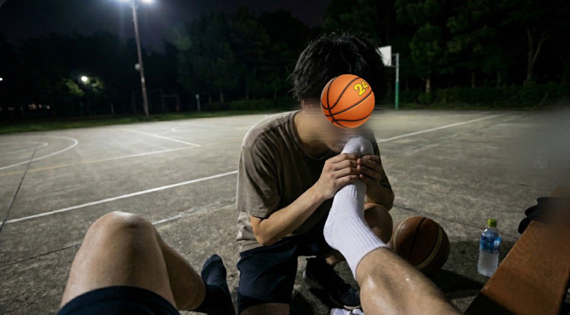 同時想聞黑襪和白襪的小奶狗，要得到主人獎賞當然就是先被操一下體能才餵食😈💦💦下一步該如何處置這條騷狗呢

#原味白襪