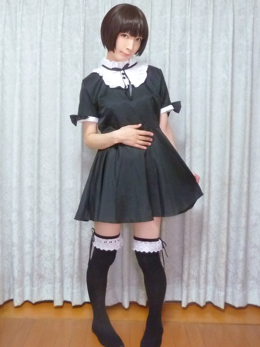 たまにはお嬢様…っぽく(´ω｀*)

今日はいいニーハイの日です☆
逆によくないニーハイってなんだろ？
履いたら勝手に他人を蹴ったり踏んだりするのかな😆
うちのニーソはみんなお行儀がよくていい子です😌
お嬢様だもんッ(`･ω･´)