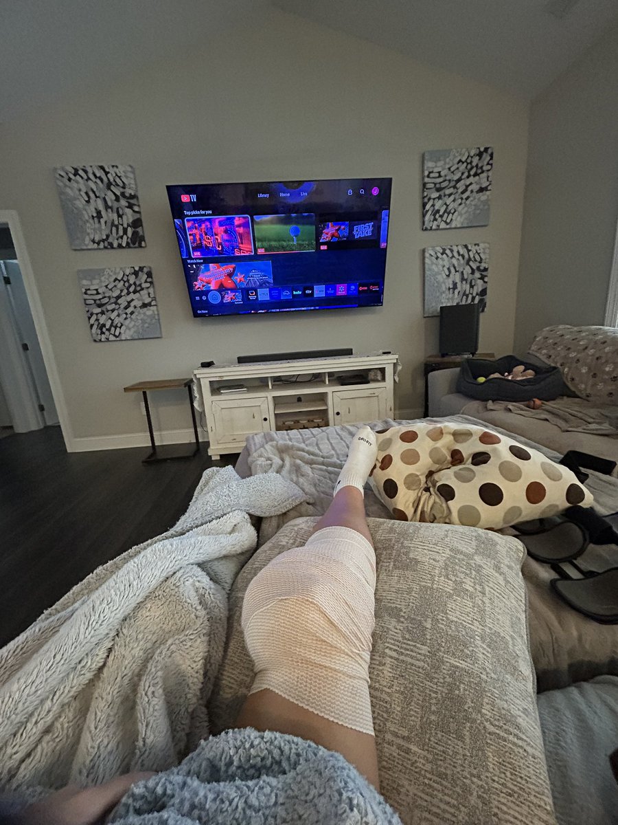HaydenGulick's tweet image. Surgery was a success!! Thank you for all of the prayers..Time to have a good Thanksgiving and eat some good food🦃🍗 #ACL2 #Thankful