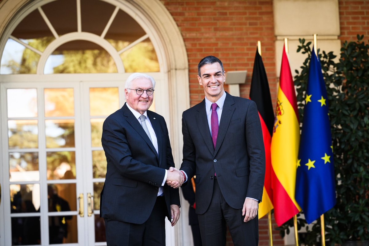 “Lassen Sie uns mit Mut zur Veränderung das Erbe Europas schützen und bewahren. Spanien &amp; Deutschland werden gemeinsam ihren Beitrag leisten zu einem starken,  demokratischen &amp; friedlichen Europa.” BPr Steinmeier hat sich heute mit dem spanischen MP <a href="/sanchezcastejon/">Pedro Sánchez</a> ausgetauscht.