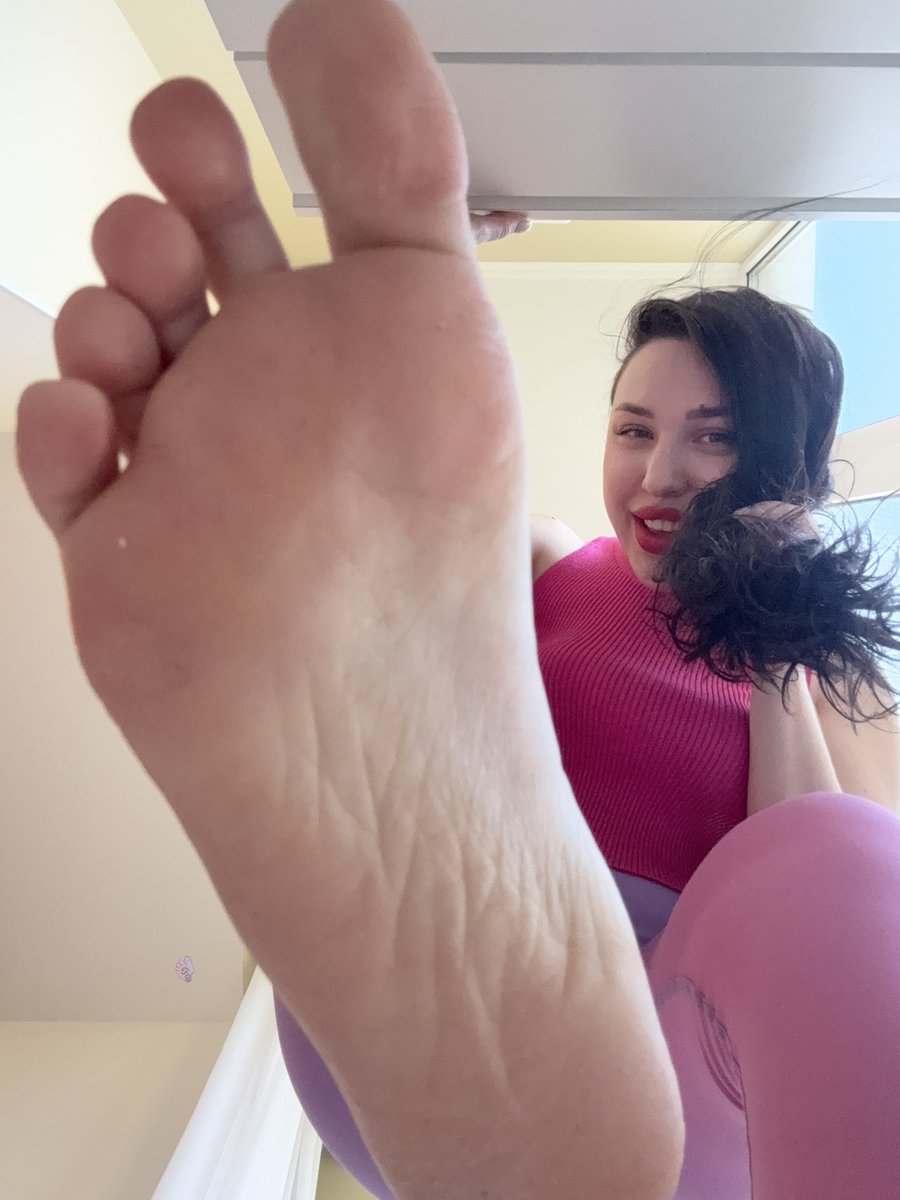 GiantessSight tweet media