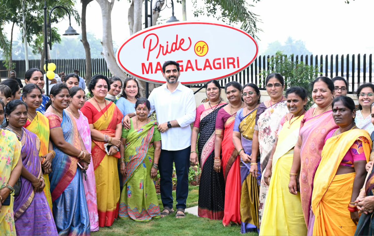 JaiTDP's tweet image. మంగళగిరి బైపాస్ లోని కొండపనేని టౌన్ షిప్ వద్ద రూ.1.23 కోట్ల వ్యయంతో 0.65 ఎకరాల్లో ప్రభుత్వం నూతనంగా అభివృద్ధి చేసిన కొండపనేని టౌన్ షిప్ పార్క్ ను విద్య, ఐటీ శాఖల మంత్రి నారా లోకేష్ లాంఛనంగా ప్రారంభించారు. ఈ పార్క్ లో  ప్లాజా, వాకింగ్ ట్రాక్, ఇంటర్నల్ పాత్ వేస్, స్టేజ్, యోగా డెక్,…