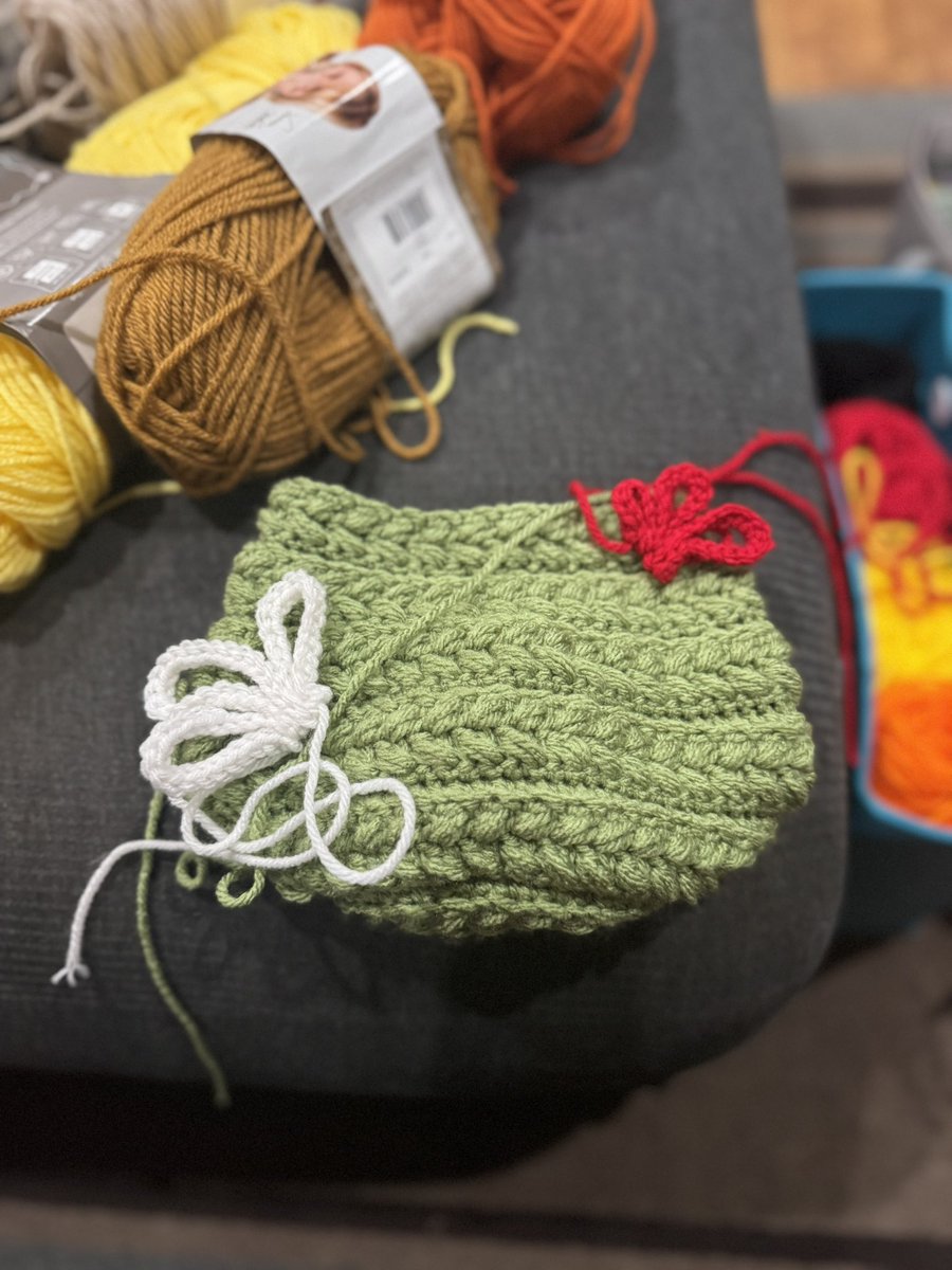 CoheeKaterina's tweet image. Assembly time of the #fun #project! #kittyskreationsboutique #handmade #crochet #diy #hobby #craft #stuffed #plush #amigurumi #toy #chicken #farmstyle #decor #home #homedecor #cute #farm #texture