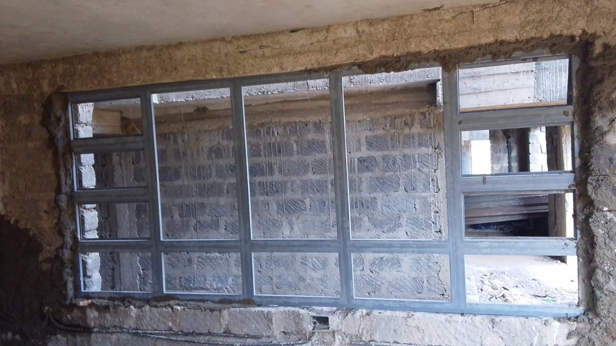 abungana4044's tweet image. Bringing elegance and comfort to life in Kikuyu, Kiambu County. Today we&apos;re laying down the plaster and installing sleek windows, setting the stage for detailed molding. Watch as our vision unfolds
#artisticcraftsmanship #buildingdesign
#JengaKisasa