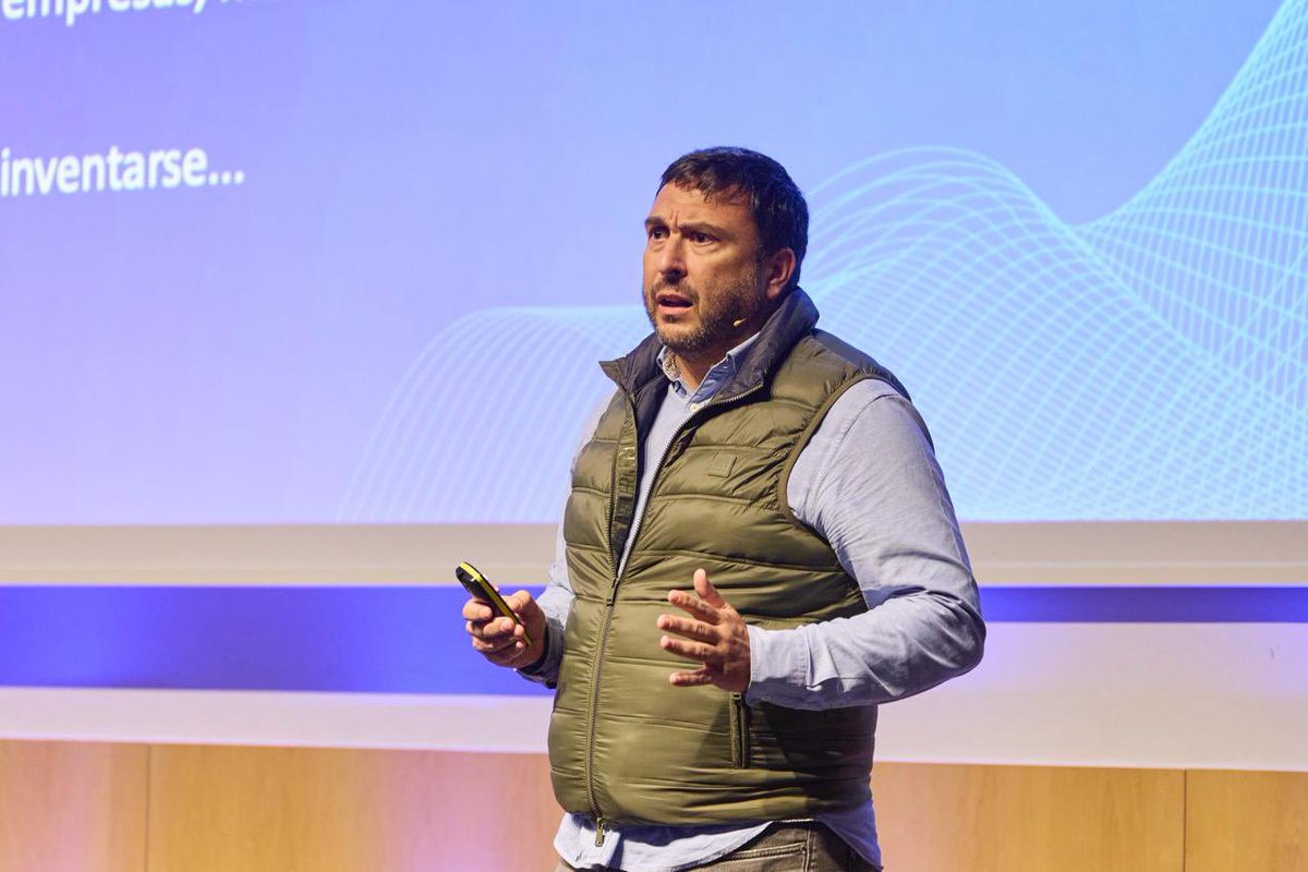 plainconcepts's tweet image. En la sesión “Data Space &amp;amp; AI” en el #STechDay2025bcn, Vidal Martínez y Raúl López explicaron qué son los data spaces y cómo la #IA potencia su valor. 

¡Seguimos con la séptima edición del evento! 🤲🏼

@TelefonicaTech