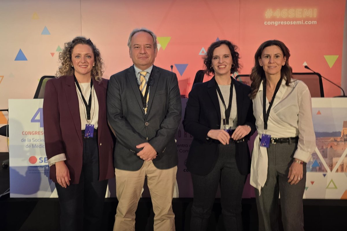 .<a href="/GullonAlejandra/">Alejandra Gullón</a> Nuevas guías en enfermedad arterial periférica .
👉Las unidades de Riesgo Vascular lideradas por internistas son clave para el adecuado manejo y cuidado integral del paciente con EAP.
👉El paciente con enfermedad polivascular es de extremado riesgo y presenta