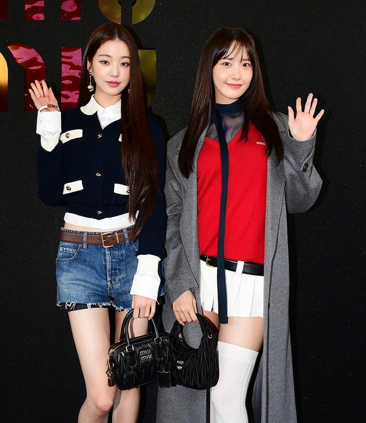yoona_popbase's tweet image. Girls&apos; Generation&apos;s #YOONA with IVE&apos;s Wonyoung at the Miu Miu show for Paris Fashion Week.