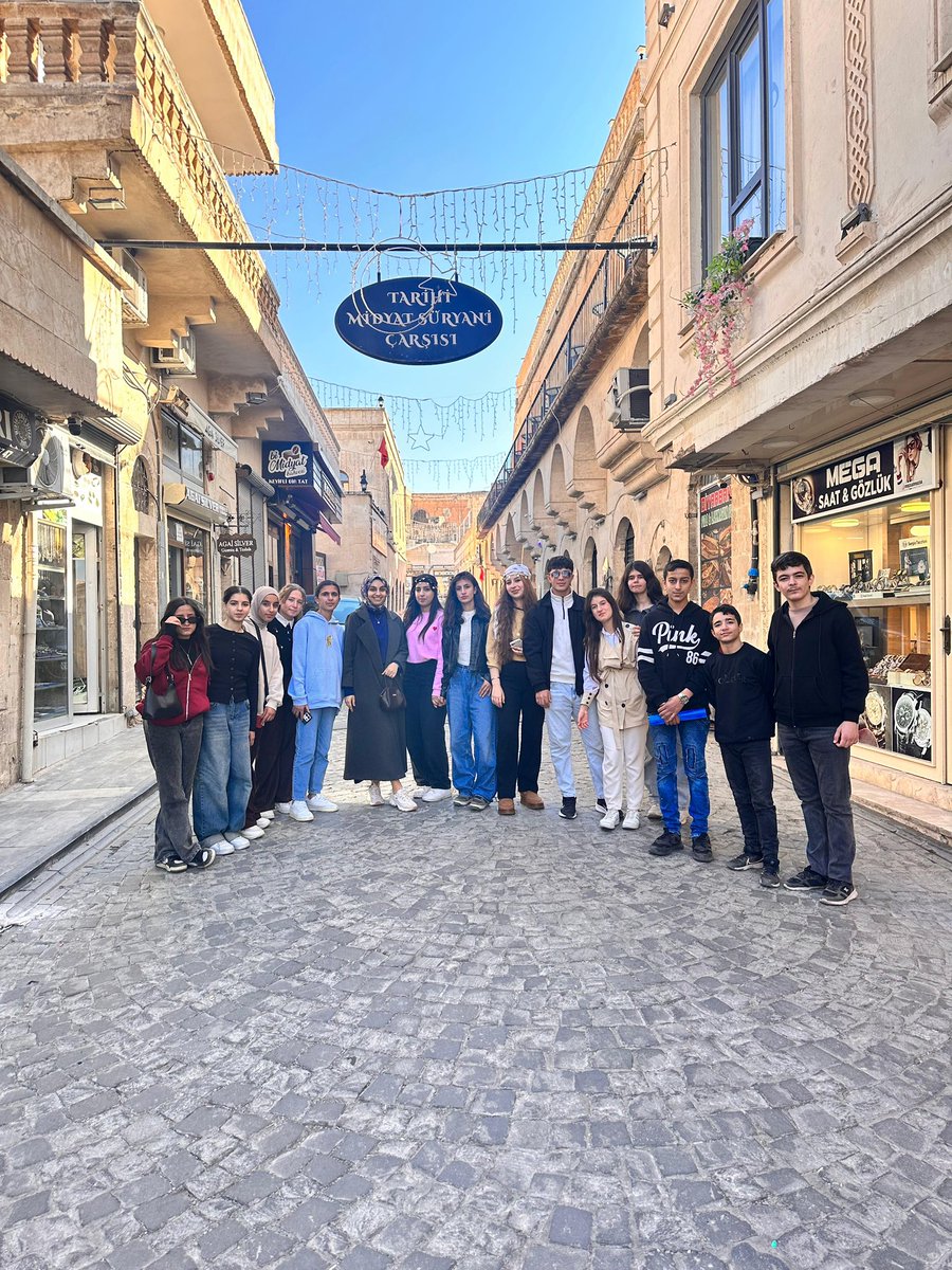 SavurAIHLisesi's tweet photo. ÇEDES Projesi kapsamında öğrencilerimiz ile Midyat Kültür Gezisi yaptık. 
Desteklerinden ötürü  İlçe Milli Eğitim Müdürümüz Sayın Avni Şengül’e ve İlçe Müftümüz Sayın Selahaddin Aydın’a teşekkür ederiz. https://t.co/CmnaJ25hGG