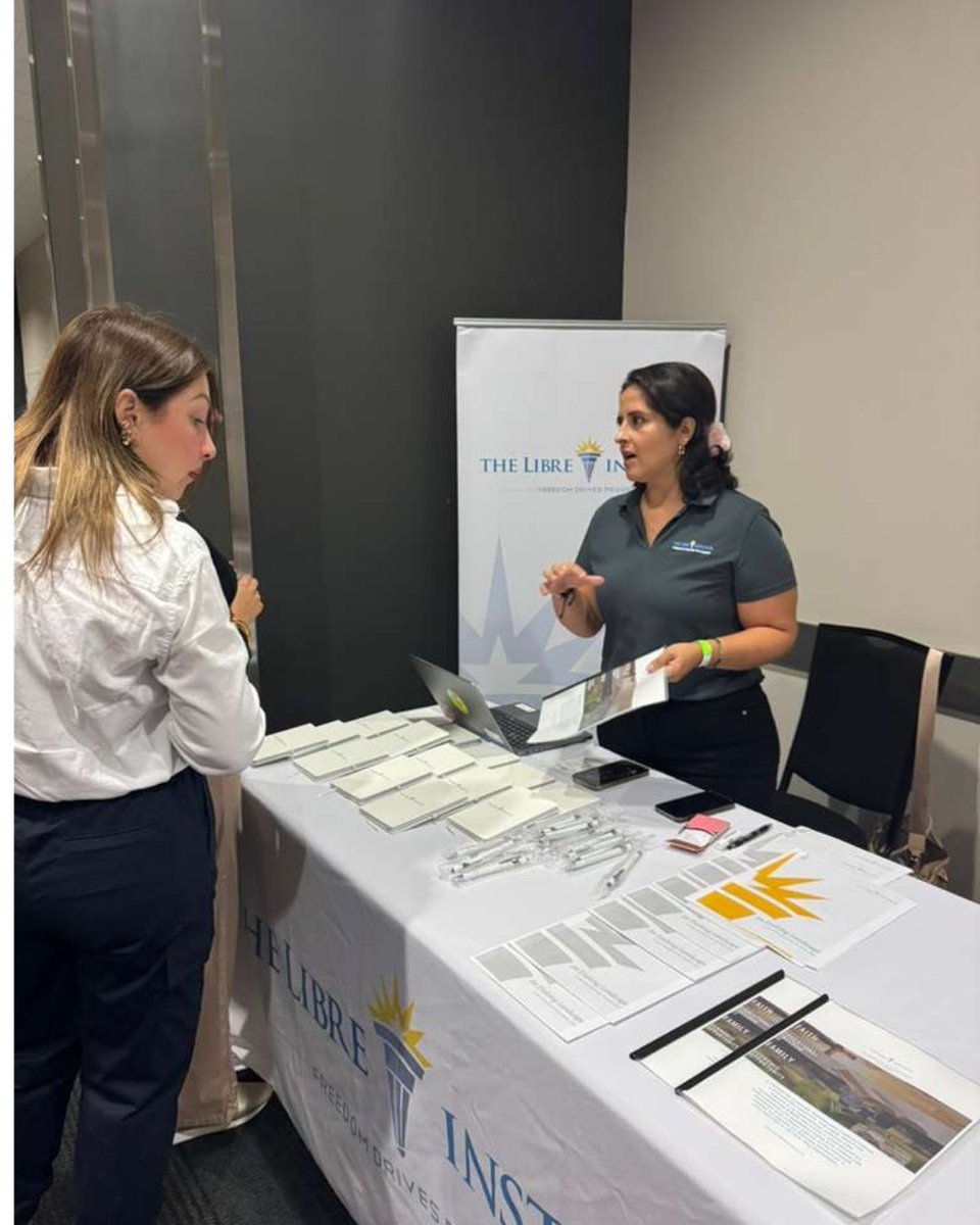 LIBREflorida's tweet image. &quot;En nuestro evento de liderazgo, compartimos los pilares de Nuestra Organización Hermana el Instituto Libre y cómo estos principios inspiran a líderes a transformar sus comunidades. #BeLIBRE
#Liderazgo #PilaresDelInstitutoLibre #Empoderamiento #Comunidad