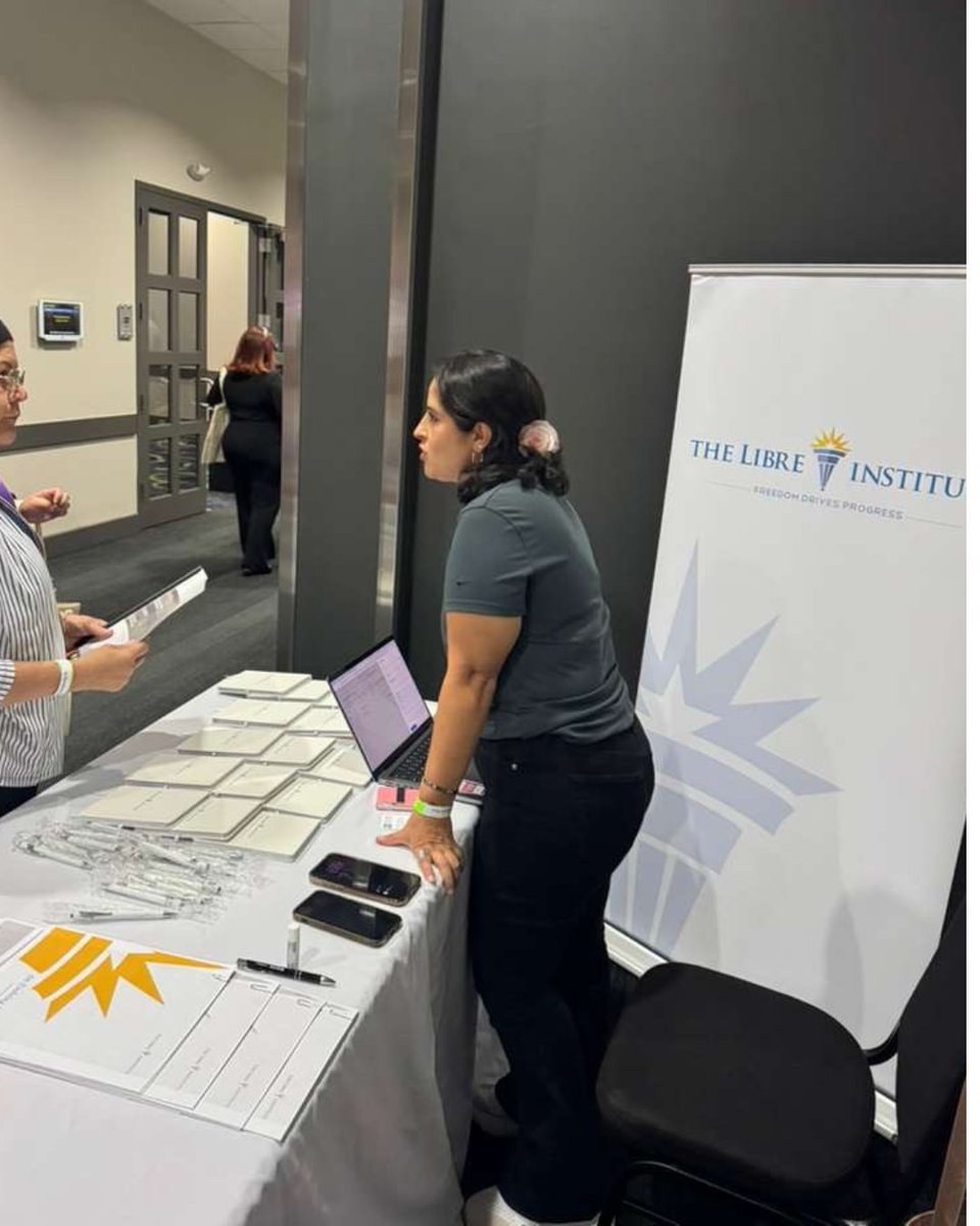 LIBREflorida's tweet image. &quot;En nuestro evento de liderazgo, compartimos los pilares de Nuestra Organización Hermana el Instituto Libre y cómo estos principios inspiran a líderes a transformar sus comunidades. #BeLIBRE
#Liderazgo #PilaresDelInstitutoLibre #Empoderamiento #Comunidad