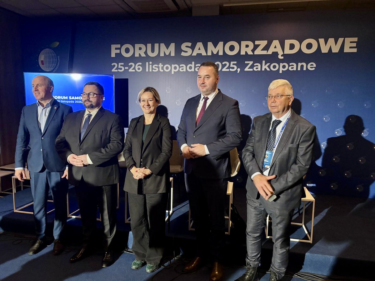 PTocka's tweet image. Panel „Samorząd wobec wyzwań w turystyce – strategia na jutro” na Forum Samorządowym w Zakopanem. Podkreślałam, że ważna jest współpraca z branżą turystyczną, przedsiębiorcami oraz jednostkami samorządu terytorialnego – ich zaangażowanie jest kluczowe dla dalszego rozwoju sektora