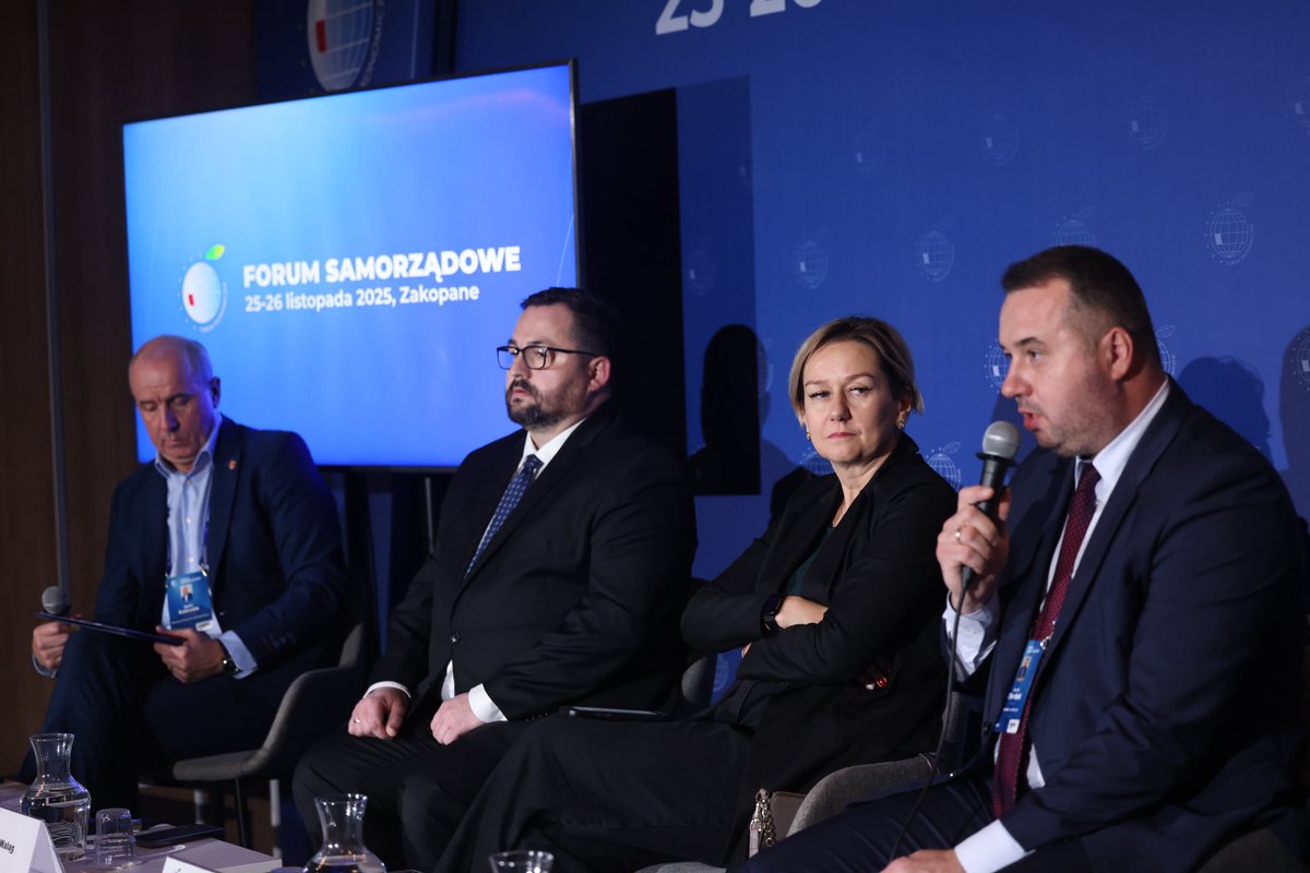 PTocka's tweet image. Panel „Samorząd wobec wyzwań w turystyce – strategia na jutro” na Forum Samorządowym w Zakopanem. Podkreślałam, że ważna jest współpraca z branżą turystyczną, przedsiębiorcami oraz jednostkami samorządu terytorialnego – ich zaangażowanie jest kluczowe dla dalszego rozwoju sektora