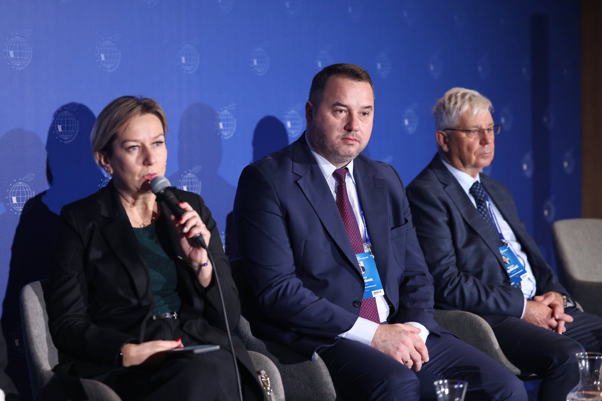 PTocka's tweet image. Panel „Samorząd wobec wyzwań w turystyce – strategia na jutro” na Forum Samorządowym w Zakopanem. Podkreślałam, że ważna jest współpraca z branżą turystyczną, przedsiębiorcami oraz jednostkami samorządu terytorialnego – ich zaangażowanie jest kluczowe dla dalszego rozwoju sektora