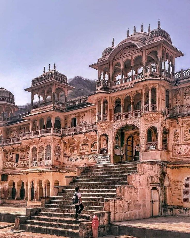 hindookissinger's tweet image. A random temple built by Diwan of Sawai Jai Singh II in 1700s or a room from Mysore palace mogs this. We need to make this tin can architecture illegal that has now become a defining feature of the Republic. Ban L1 tenders. Hire stylized architects.