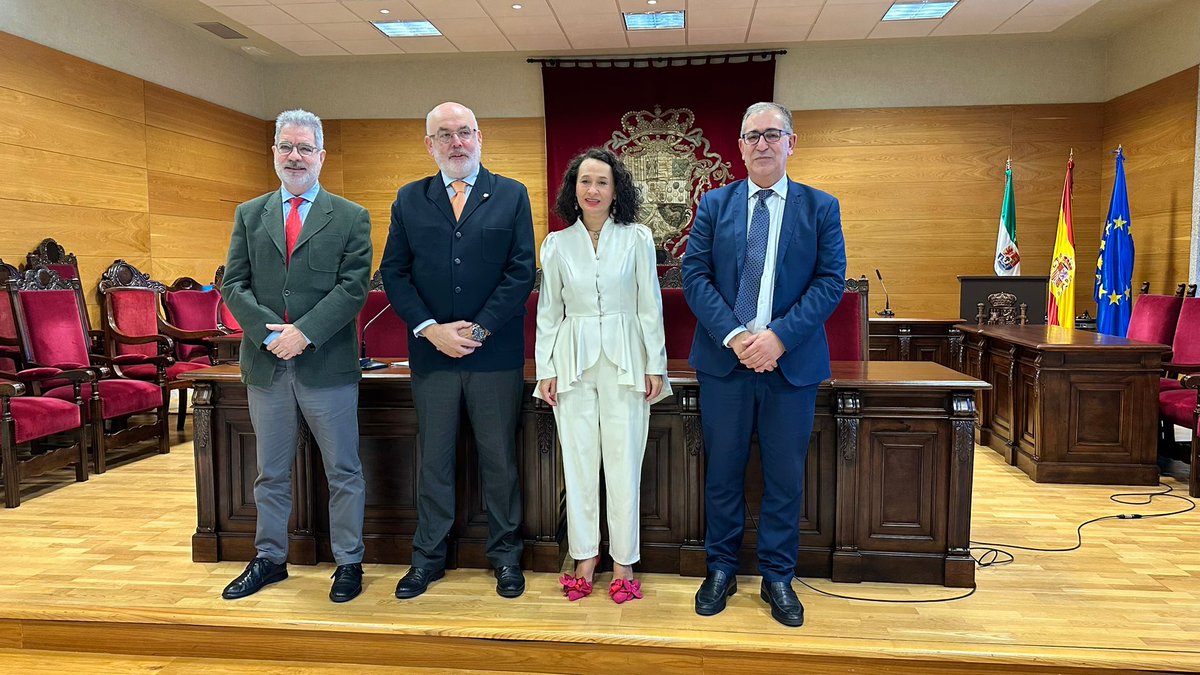 Esta semana nuestro vicedecano ha participado en la rueda de prensa de presentación de las jornadas jurídicas sobre prop.horizontal organizadas por <a href="/cafextremadura/">cafextremadura</a> <a href="/IcaCaceres/">𝕀ℂ𝔸 ℂ𝔸ℂ𝔼ℝ𝔼𝕊</a> e <a href="/icaba_tw/">ICA Badajoz</a> y en colaboración con <a href="/TSJEXT/">TSJ Extremadura</a> que se celebran mañana en la Sala Verdugo de Plasencia