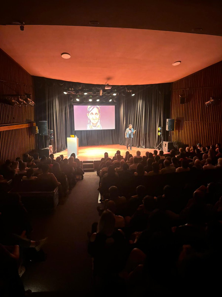 periodistan_'s tweet image. Hoy es la ÚLTIMA PRESENTACIÓN DEL AÑO en DUMONT 4040, CABA.
Es increíble hacer un show sobre Bhután, Burundi, Bangladesh y Pakistán... ¡Y que ya lleve ya 20 funciones y miles de espectadores!

Sé que está difícil así que habilitamos un 2x1 acá:
publico.alternativateatral.com/entradas88139-…
¡Nos vemos!