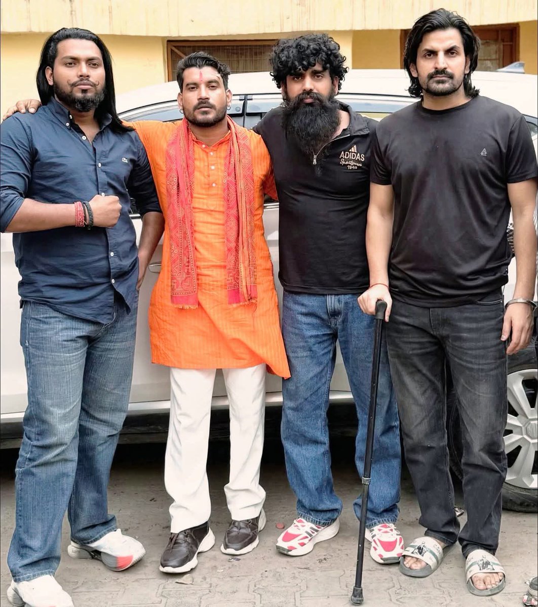 आप सबके साथ के लिए धन्यवाद 🙏🚩

सारे शेर आ रहे है बाहर 🚩