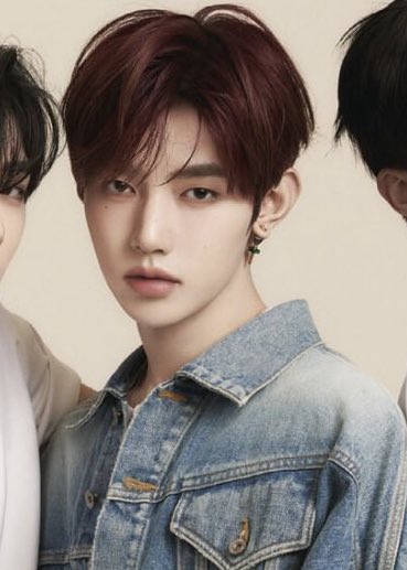 zzhangchive's tweet image. NuméroTOKYO 1・2월호 (의·오역 ⭕️) #장하오

💬 오늘 촬영 어떠셨나요?
🎻 멋진 비주얼로 완성되어서, 정말 기쁩니다. 직접 피어스를 코디네이션으로 고를 수 있었던 것도, 흔치 않은 경험이라 즐거웠습니다.

💬 하오 님은 본인의 럭키 컬러에 맞춰, SPEAR의 피어스도 그린색의 천연석을…