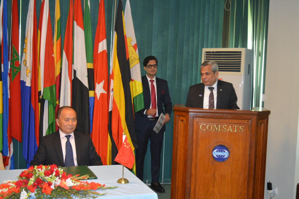 COMSATS_en's tweet photo. Both entities committed to adv tech-driven, sustainable approaches in climate-induced #DisasterManagement & ecological restoration. Parties will collaborate & exchange knowledge on glaciology & land degradation for #ClimateResilient & #WaterSecure One Belt One Road communities 🌍 https://t.co/ypka8lIO8y
