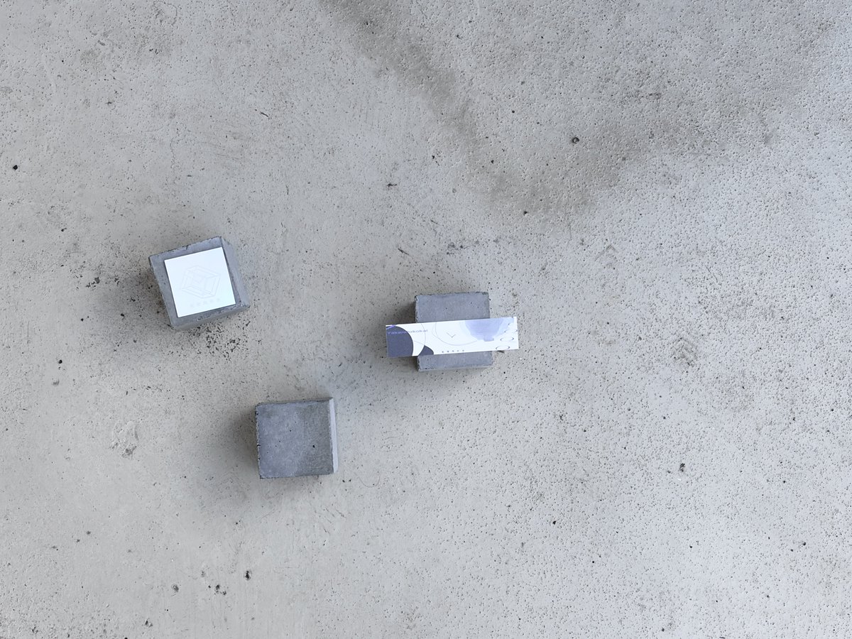 yakandokokai's tweet image. ステッカーかなり可愛いです
スマホケースに挟めるサイズ感です

ホログラムと、普通のステッカー
あまりにもご機嫌