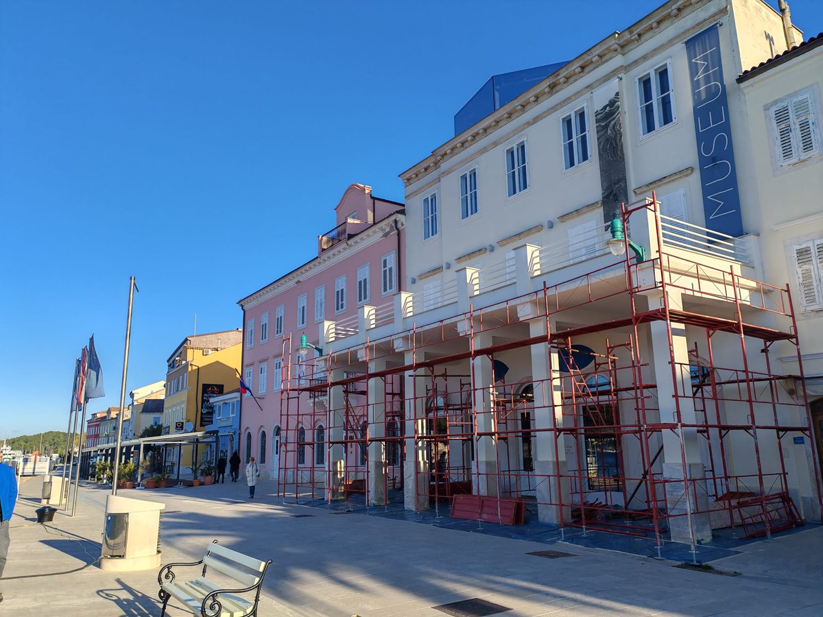mapoxyomenos's tweet image. If you’ve noticed scaffolding at our entrance, don’t worry — the Museum of Apoxyomenos is open as usual. We’re doing regular balcony maintenance. Visit us daily (except Monday) from 9 AM to 5 PM!