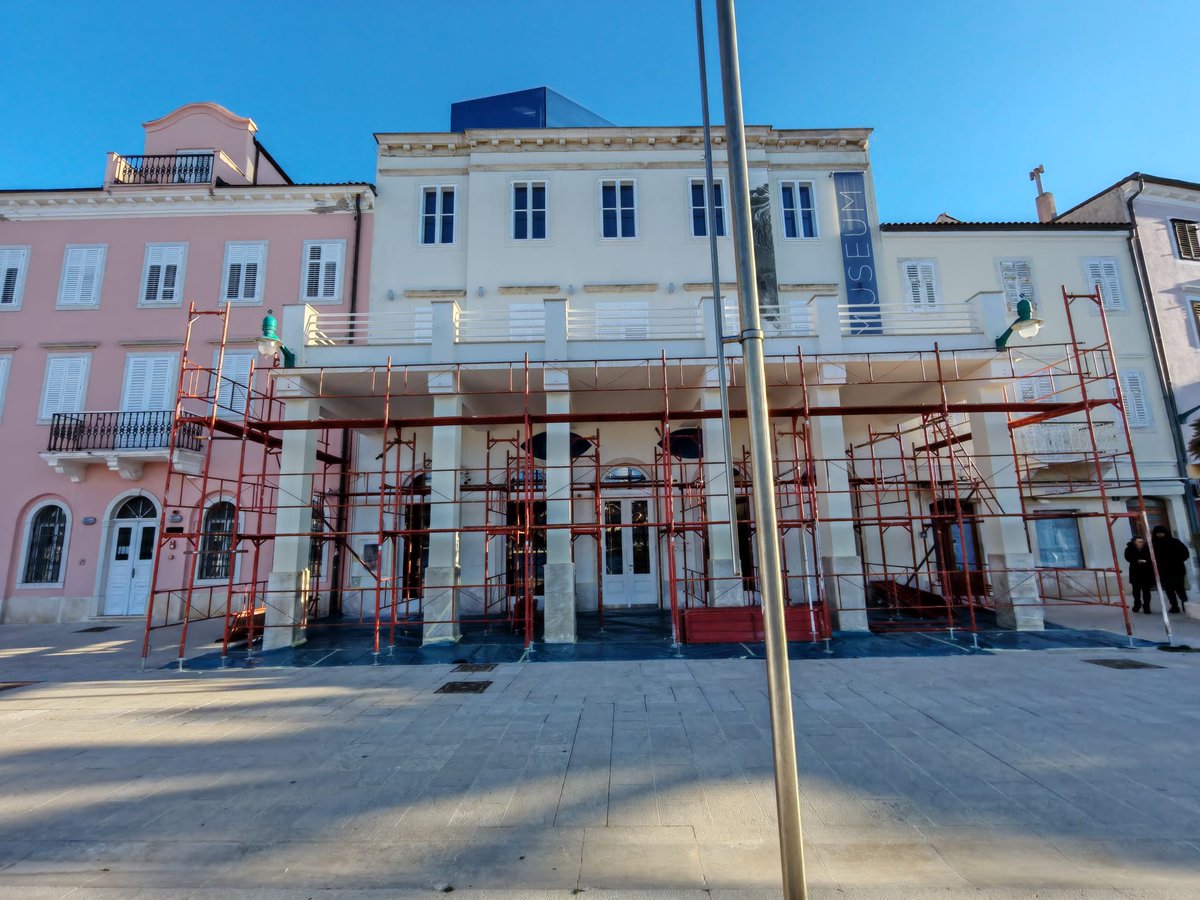 mapoxyomenos's tweet image. If you’ve noticed scaffolding at our entrance, don’t worry — the Museum of Apoxyomenos is open as usual. We’re doing regular balcony maintenance. Visit us daily (except Monday) from 9 AM to 5 PM!