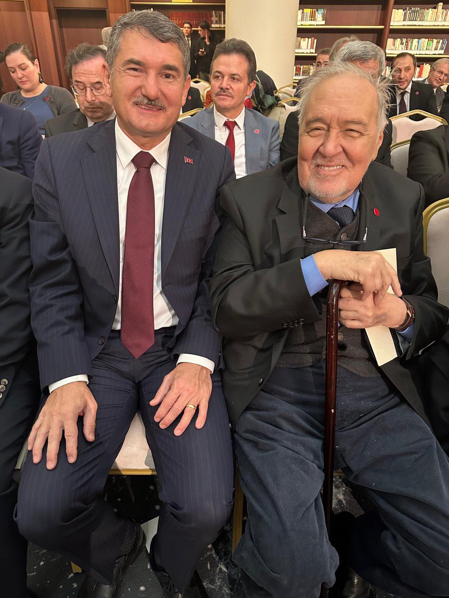 Türkiye’ye resmî ziyarette bulunan Vatikan Devlet Başkanı XIV.Leo, Cumhurbaşkanımız Recep Tayyip Erdoğan’la birlikte Millet Kütüphanesi’nde düzenlenen kültürel etkinlikte konuştular. <a href="/ILBERORTAYLIGSU/">İlber Ortaylı</a> Hocamla birlikte dinledik.